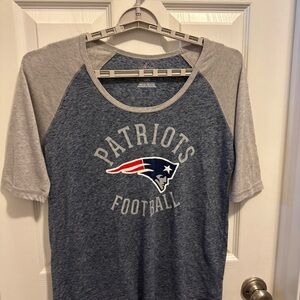 Women’s Size Large Majestic New England Patriot’ Shortsleeve T-Shirt